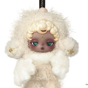 Elegant Cream Fur Accessory